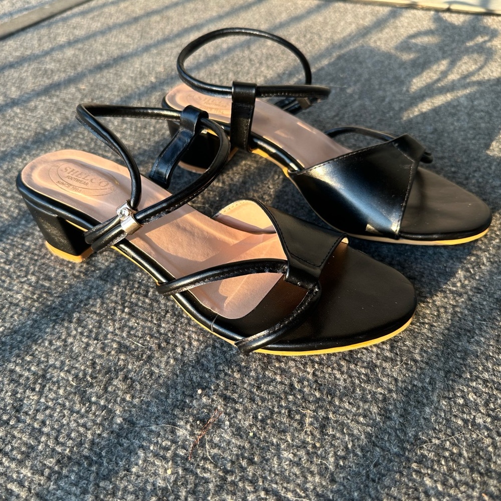 Open round toed strappy black sandal with block heel